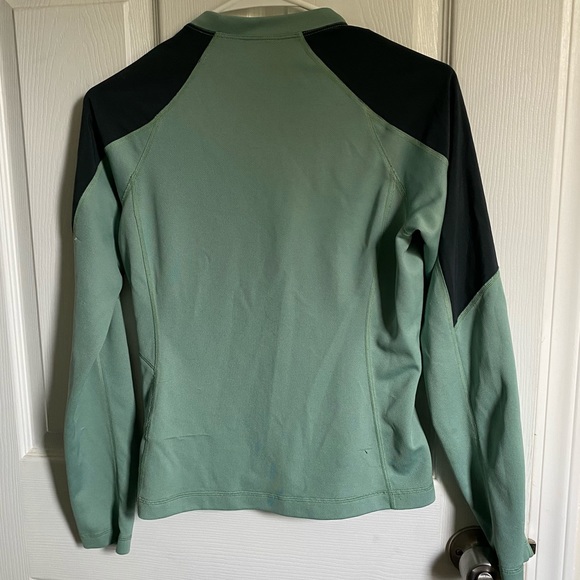 Sage green Patagonia top - Picture 2 of 6